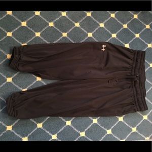 Women’s Under Armour crop sweats Sz S